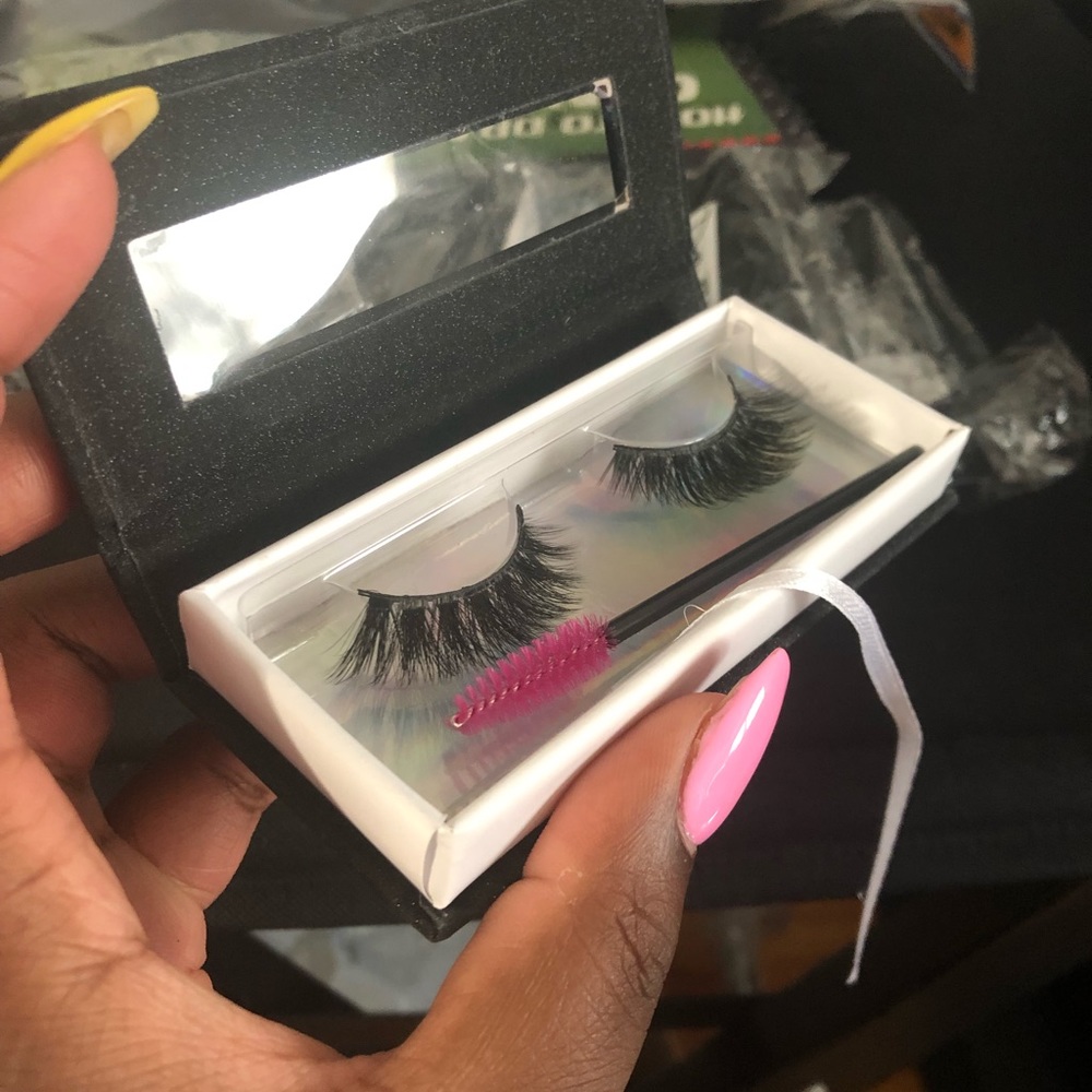 Lashes - Picture 3 of 3